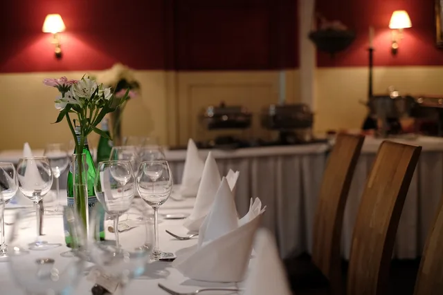 restaurant, empty table, empty, coffee shop, table, cutlery, dinner, bistro, gastronomy, chair, meal, inner space, chairs, dining room, enjoy the meal, to celebrate, celebration, wedding, anniversary. Check food creator partnerships target audience before you pitch